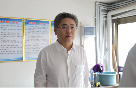 邵九思在南康镇接访并实地调研现场解决问题